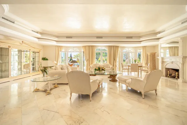 Chalet 14 habitaciones 2100m² en venta - Marbella — 28
