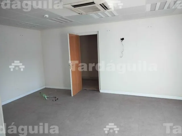 LOCAL EN PUERTA ZAMORA. — 9