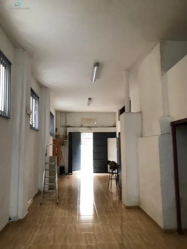 Local en venta con posibilidad de convertir a vivienda. — 13