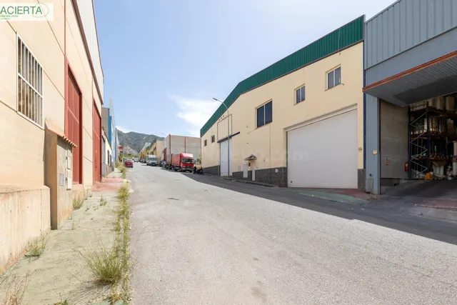 SE VENDE Nave Industrial en Dúrcal con Instalaciones Complet - foto 4