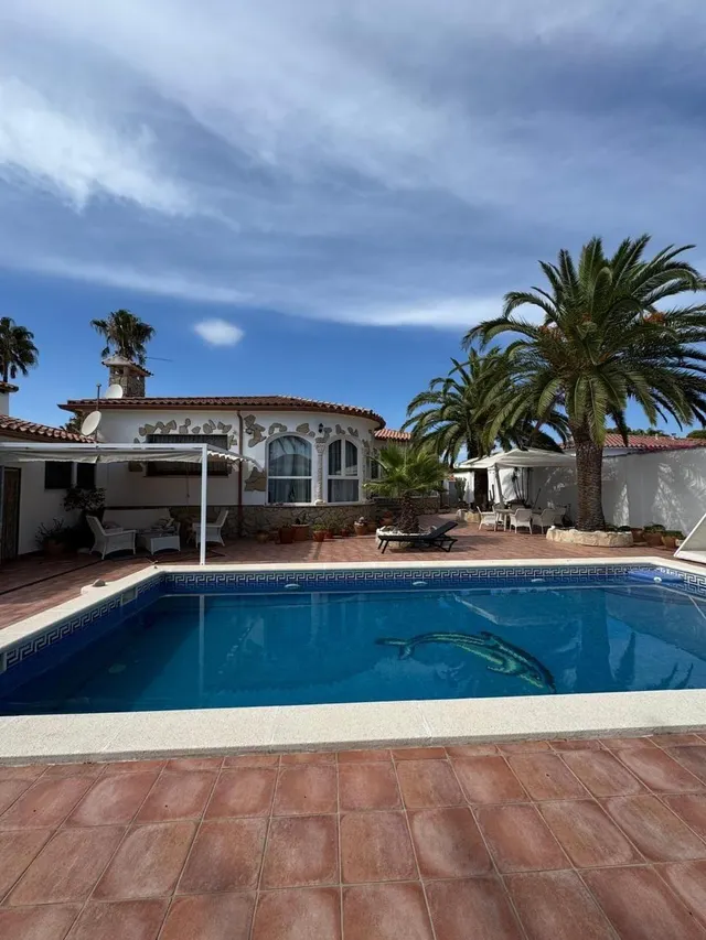 Chalet independiente con gran jardín y piscina en Mont-roig del Camp — 34