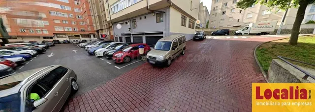 Atractivo y amplio local comercial en Santander. - foto 3