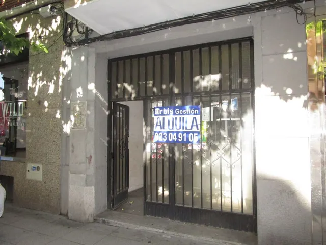 Urbis te ofrece un local comercial en zona Labradores, Salamanca. — 17