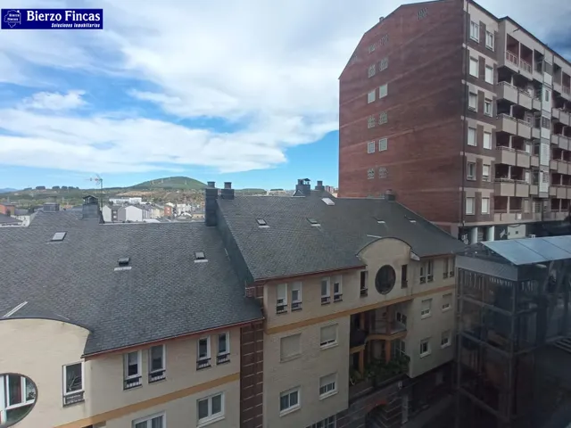 SE VENDE AMPLIO PISO EN PONFERRADA — 35