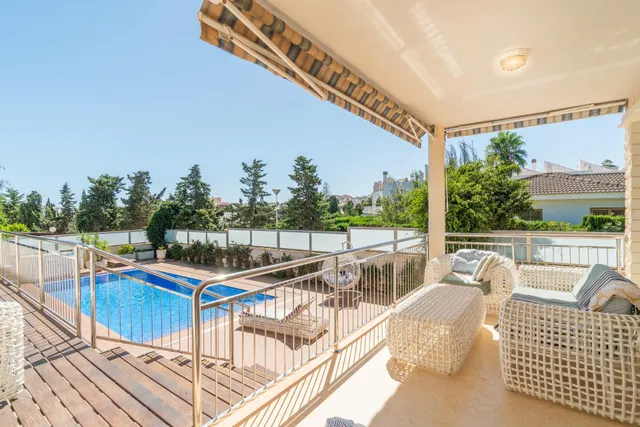 Villa exclusiva de 419 m2 con piscina privada a 200 m del mar en Torre la Mata — 11