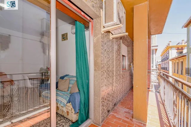 PISO DE 4 DORMITORIOS EN EL CENTRO DE GRANADA — 27