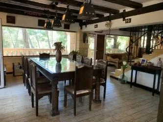 Villa de estilo mallorquín con amplio jardín de pinos en Cala Vinyes — 40