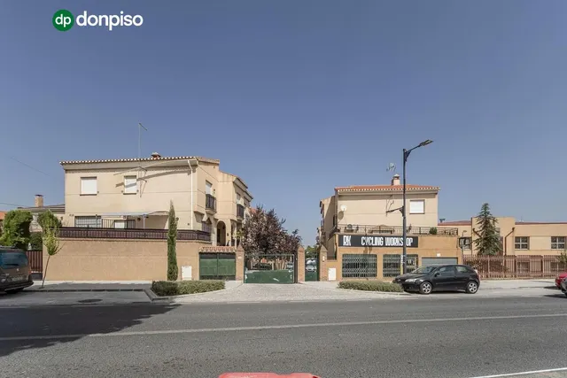 AMPLIA CASA DE 5 DORMITORIOS EN ALHENDÍN, GRANADA — 41