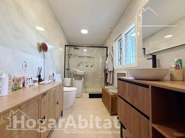 ¡PRECIOSO CHALET! AMPLIO Y REFORMADO CON PISCINA PRIVADA, GARAJE Y PARCELA — 46