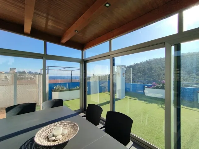 Ático dúplex mediterráneo con impresionantes vistas al mar y - foto 4