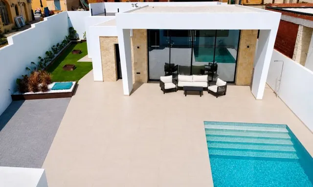 VILLA DE 3 DORMITORIOS 2 BAÑOS EN LOS BALCONES (TORREVIEJA) - foto 4