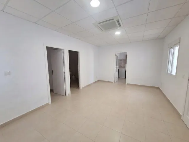 ¡Chalet con piscina a 858 €/m2!  4.000 m2 de parcela, 4 dormitorios y espacio para otra vivienda de 90 m2 — 5