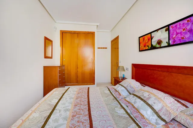 Venta de Apartamento 2 dormitorios zona Habaneras,piscina comunitaria en Torrevieja. — 20