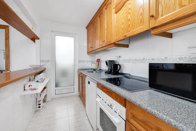 Apartamento dúplex con piscina comunitaria, Alicante, Orihuela Costa. 2 habitaciones, 89 m2, 1,6 kilómetros del mar — 12
