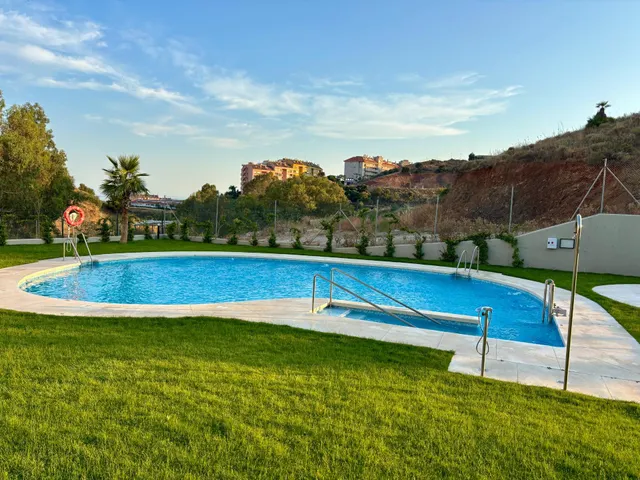 Moderno Apartamento en Fuengirola con Vistas y Amplias Zonas Comunes por €310,000 — 8