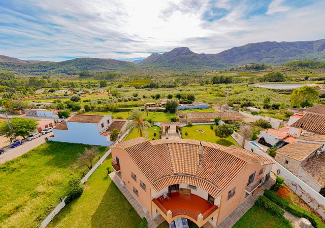 Villa mediterránea con vistas al valle a la venta en el centro de Alcalalí — 6