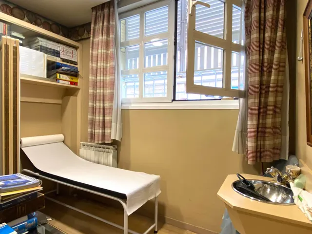 Clínica con licencia sanitaria en Avenida de Andalucía, RESIDENCIAL LAS ADORATRICES — 23