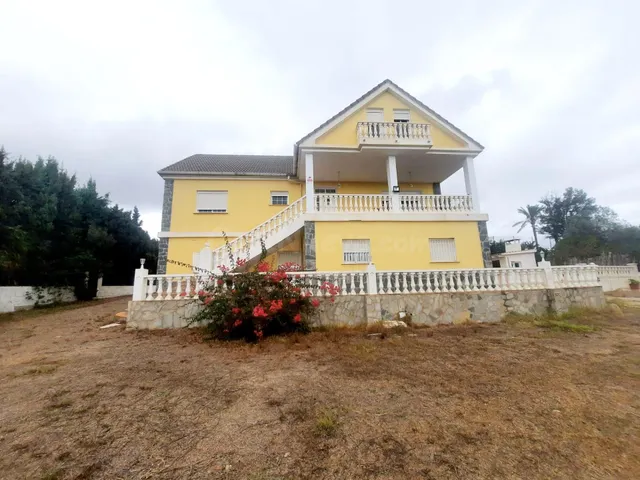 Precioso Chalet en Urbanización Los Lagos Alginet - foto 3