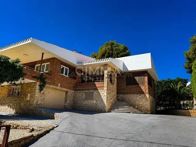 Chalet independiente con piscina