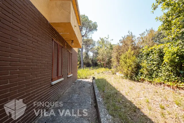 Casa con gran jardín en la naturaleza — 40