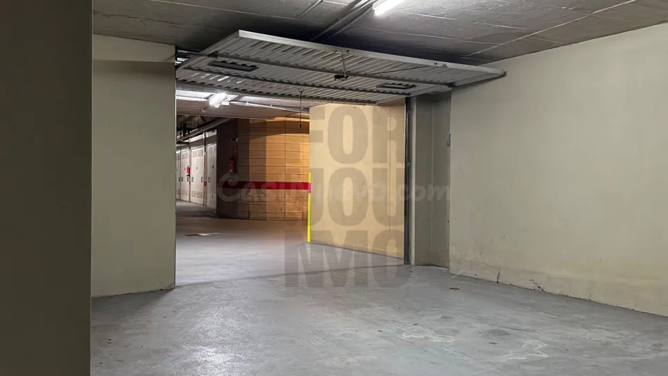 Plaza de Garaje en San Sebastián - (Trastero Opcional)