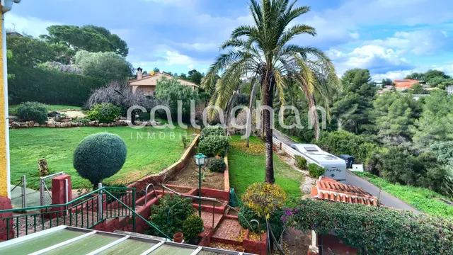 Chalet en venta con jardín y piscina en Calicanto-Sierra Per