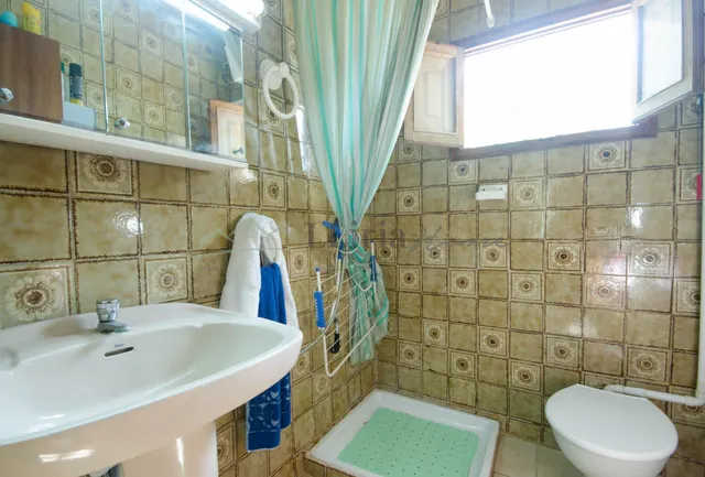 Ref. 04405.- EXCLUSIVA.- Chalet independiente con piscina en Urb. Camp Llíria. — 28