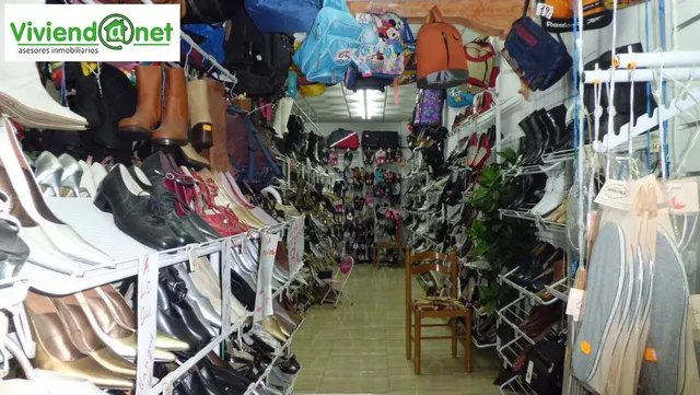 LOCAL COMERCIAL ESQUINA CON  10 ESCAPARATES — 6