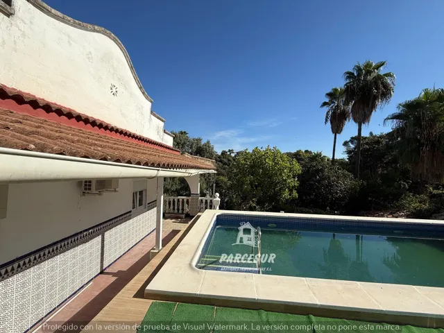 Chalet Independiente con piscina, en la zona de Alcolea. — 35