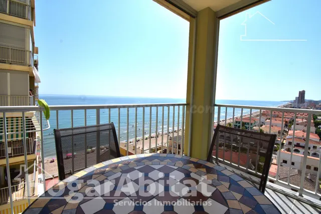 ¡PRIMERA LINEA DE LA PLAYA! REFORMADO CON TERRAZA CON VISTAS