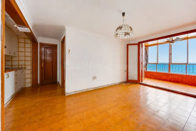 APARTAMENTO DE 1 DORMITORIO 1 BAÑO CON VISTAS AL MAR EN TORR - foto 5
