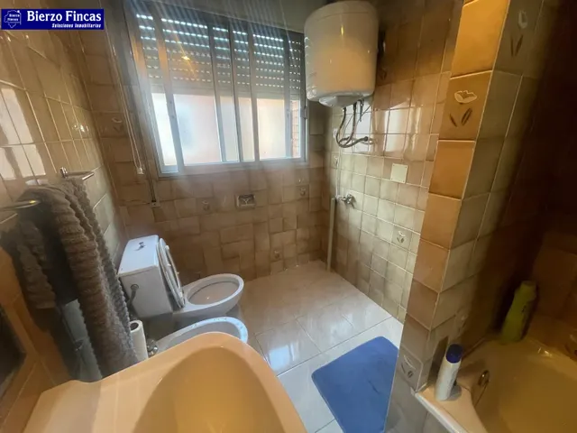 SE VENDE AMPLIO PISO EN NAVATEJERA — 13