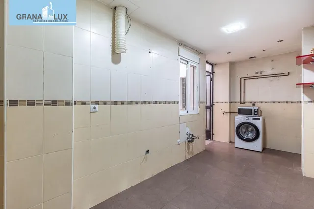 Piso con garaje, trastero y excelente ubicación en Huétor Vega — 6