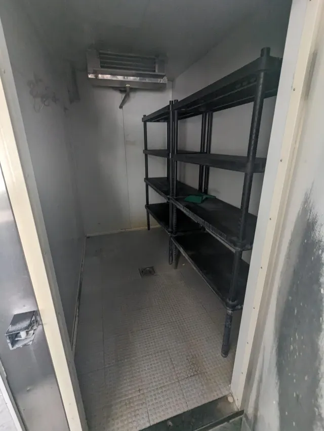 Local acondicionado como pescadería a la venta en Estella — 9