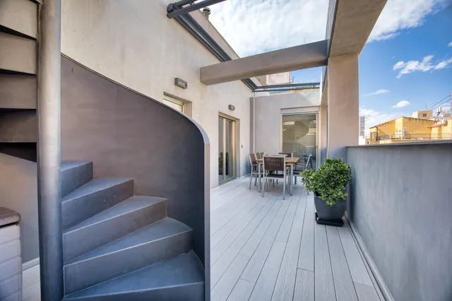 Ático con gran terraza y solárium privado en el corazón de Alicante — 31