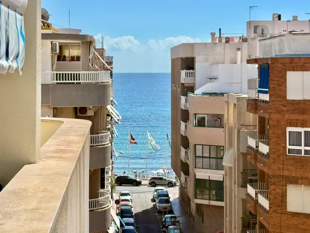 Ático con piscina comunitaria, Alicante, Torrevieja. 2 habitaciones | 63 m2 | A 100 metros del mar — 28