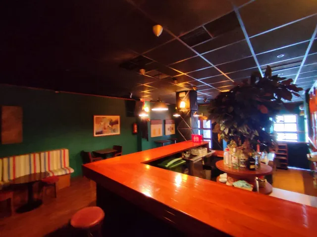 PUB BAR EN FUNCIONAMIENTO — 11