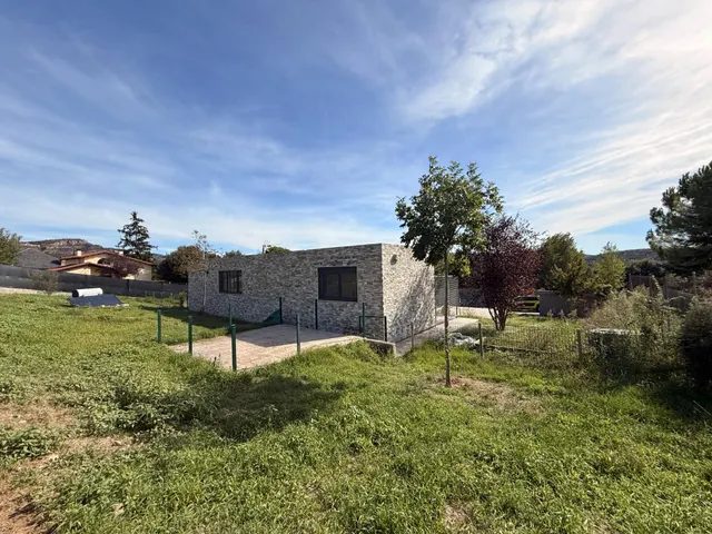 CASA SEMINUEVA CON GRAN PARCELA Y MUCHAS POSIBILIDADES — 35