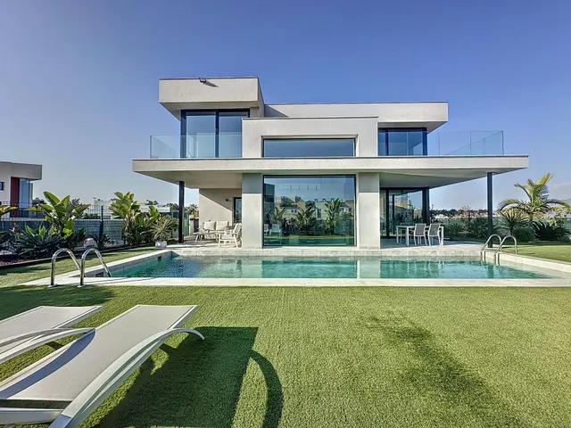 Villa independiente de 262 m2 a 250 m del mar, con piscina y - foto 4