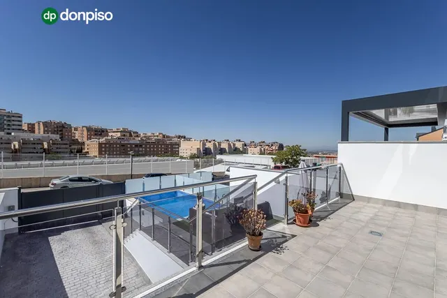 Vivienda de lujo en Urbanización SERRALLO HILLS. — 7