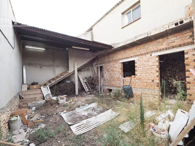 SE VENDE SOLAR 291 m2 y 11 de fachada junto a Avda Juan Carl - foto 2