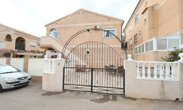 Bungalow de 2 dormitorios en La Zenia, Alicante (Costa Blanca) — 2
