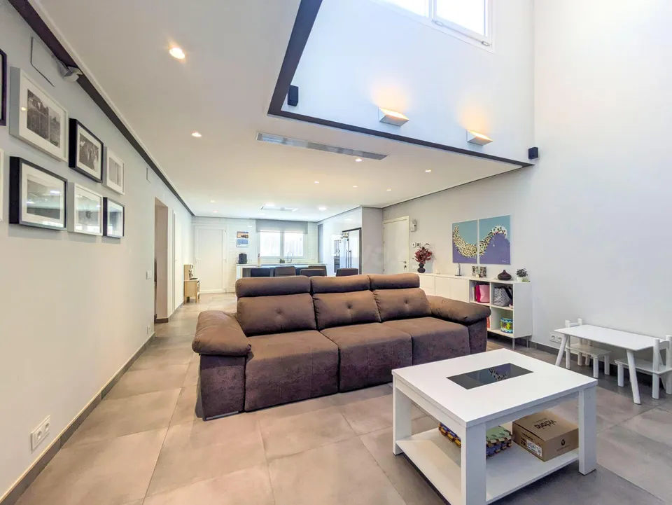 CASA DE DISEÑO TODA EN PLANTA BAJA EN AMPOSTA