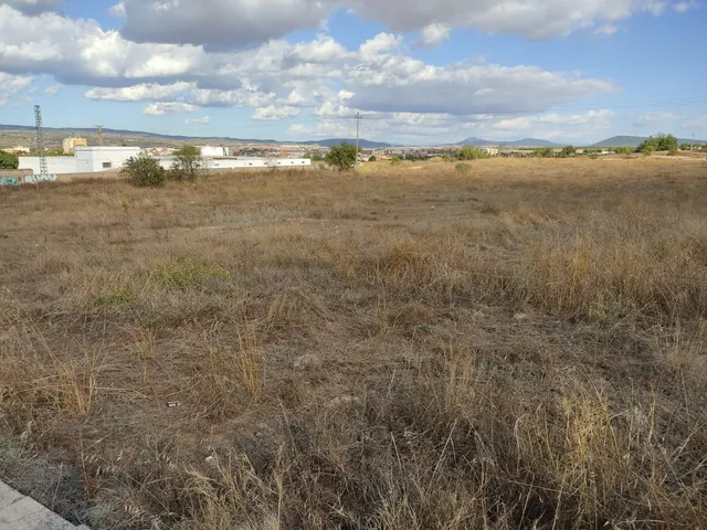 PARCELLA EN ZONA RESIDENCIAL DE 600 M2. — 6