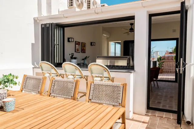 Exclusiva casa adosada de diseño con rooftop privado y pisci - foto 3
