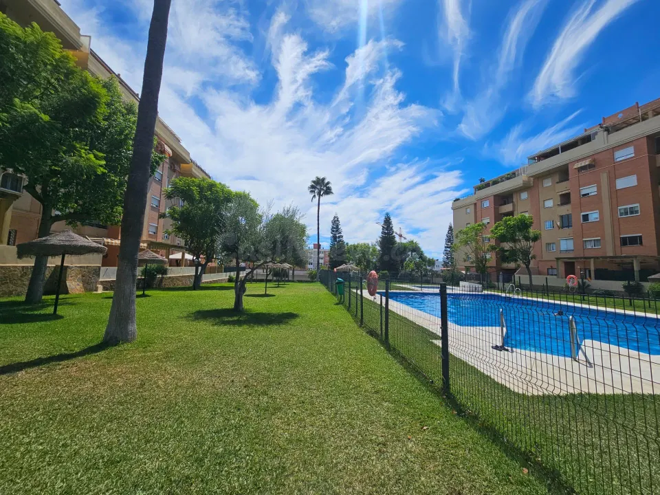 Piso familiar con Garaje, Trastero y Piscina en El Pinillo, a 800 Metros del Mediterráneo