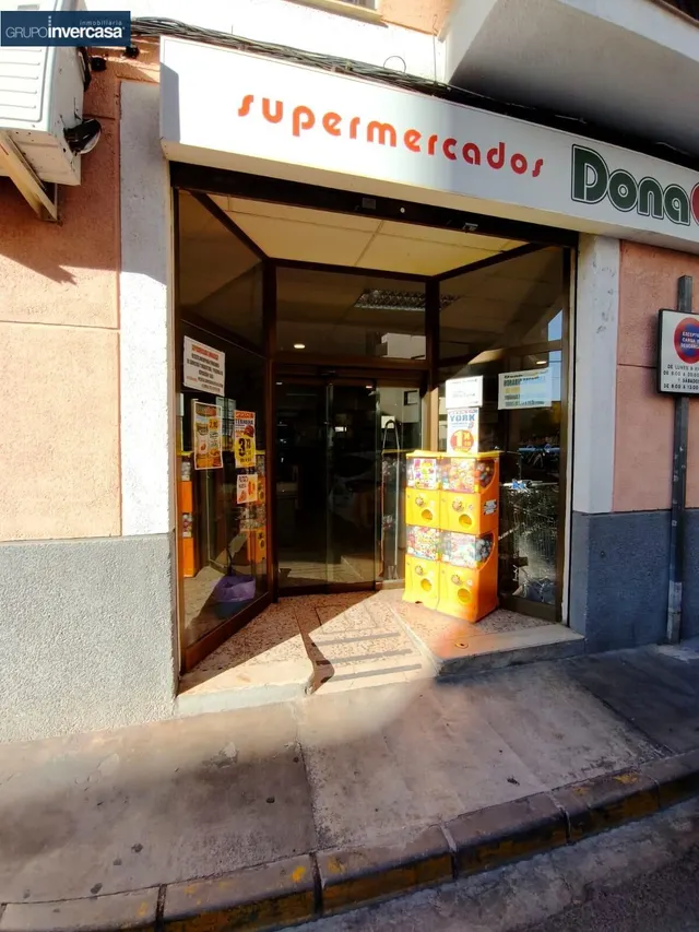 Gran local comercial de 261 m2 situado en zona céntrica de Vilamarxant (Valencia). — 27
