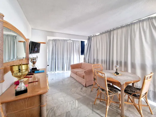 Apartamento de 2 dorm en 1ra línea de Levante - foto 3