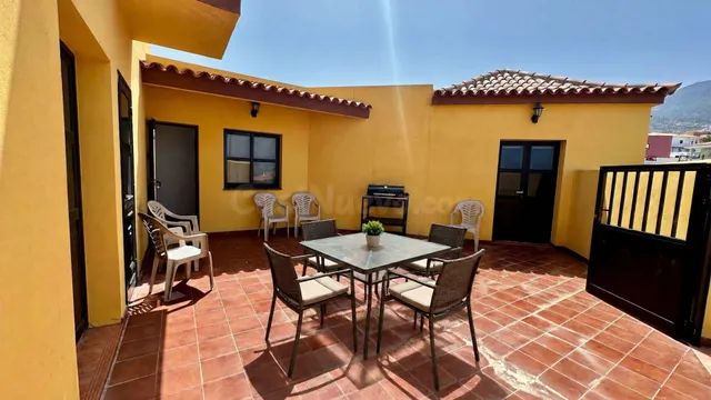 Chalet independiente con 5.318 m2 de parcela y vistas al mar - foto 3