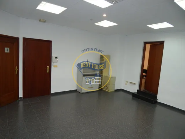 LOTE DE TRES LOCALES EN EL LLOMBO — 27